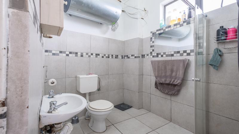 6 Bedroom Property for Sale in Kensington Western Cape